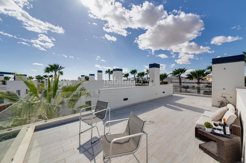 Foto 63d6d80a-7bb2-4c0c-a2bd-93c88f28e00d. Casa amb aparcament a Playa Flamenca Orihuela