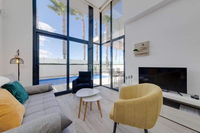 Foto c6f1a0df-94af-416c-8744-6be0ebe3d558. Casa amb aparcament a Playa Flamenca Orihuela