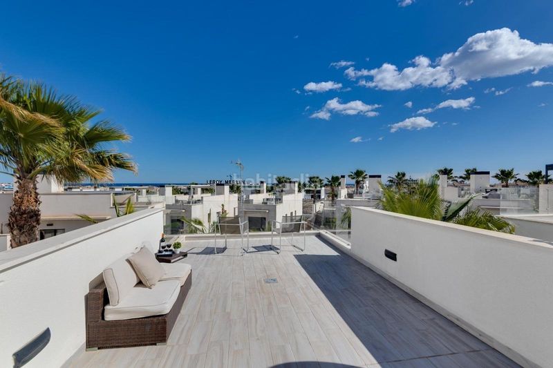 Foto e84038ac-f4de-4f94-80f7-af65d4bd69f0. Casa amb aparcament a Playa Flamenca Orihuela