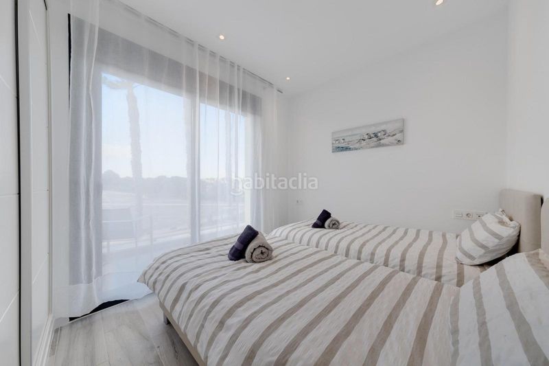 Foto ff4eb6aa-fb9c-40ae-a505-68e31854bd8a. Casa amb aparcament a Playa Flamenca Orihuela
