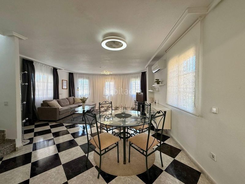 Foto 0af4f04e-8e40-4b14-b036-58e3e08a8f7b. Casa amb aparcament a Playa Flamenca Orihuela