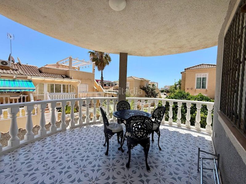 Foto 2d62bd70-eff6-45f7-bd17-e7f62326e56d. Casa amb aparcament a Playa Flamenca Orihuela