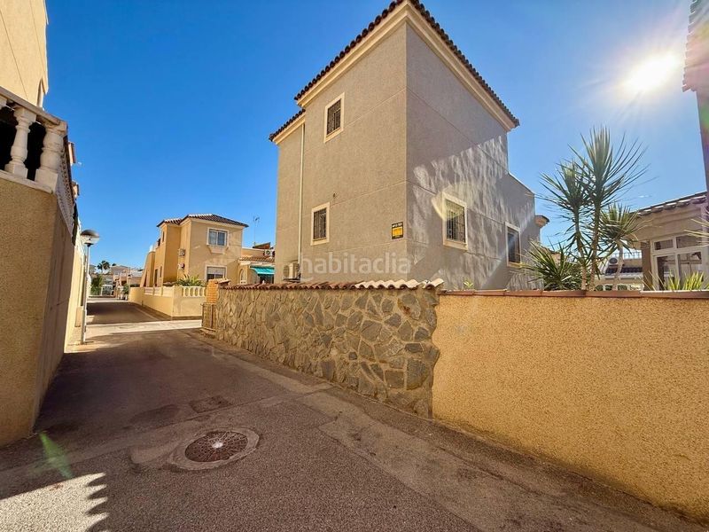 Foto 43507b40-0f21-41e6-b568-ef9d018fb480. Casa amb aparcament a Playa Flamenca Orihuela