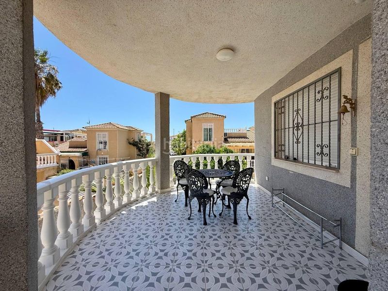 Foto 5dca7e6e-eeea-4d4c-bd8c-480ffd1fc36b. Casa amb aparcament a Playa Flamenca Orihuela