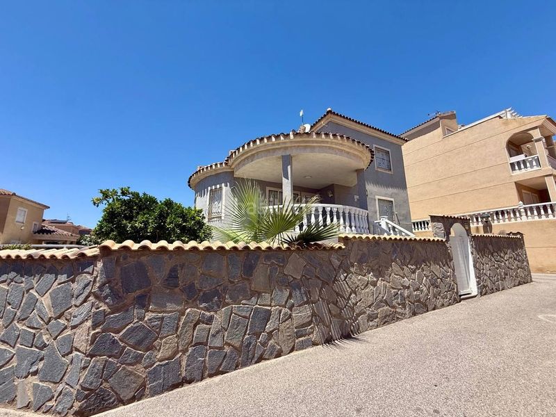 Foto 7147d0a3-f195-42e3-9b87-6d2973bb7449. Casa amb aparcament a Playa Flamenca Orihuela