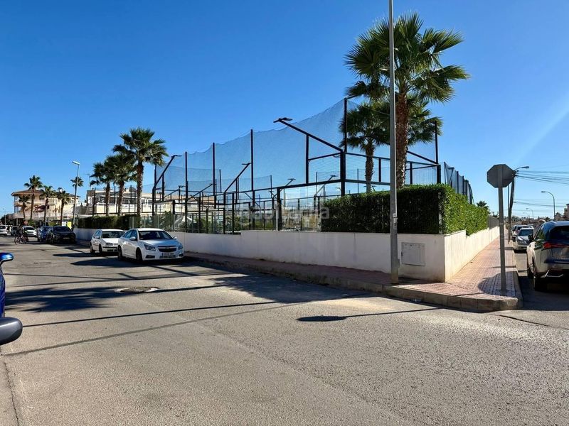 Foto 8b0e9ad0-3fd7-4fa4-bbd7-e5d70ffcf2fa. Casa amb aparcament a Playa Flamenca Orihuela