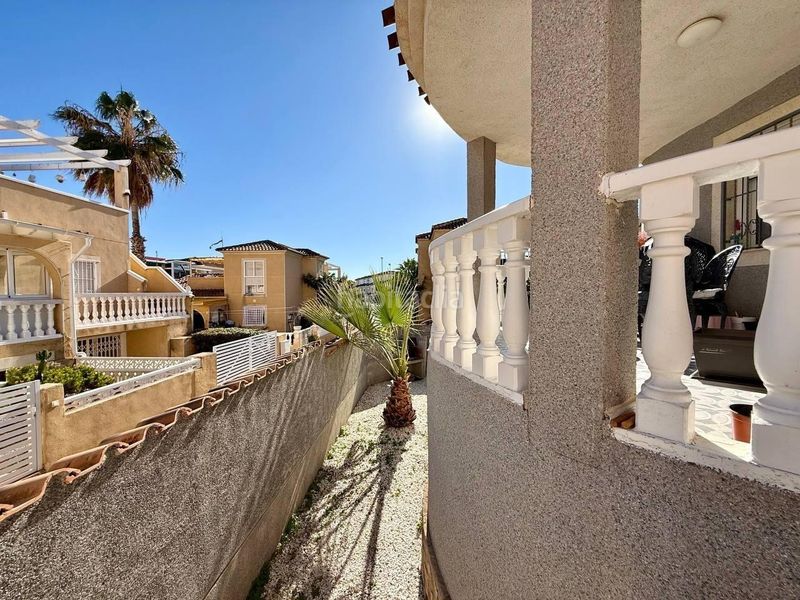 Foto b3c0fcbe-e45f-4955-8e11-dbf881892da1. Casa amb aparcament a Playa Flamenca Orihuela