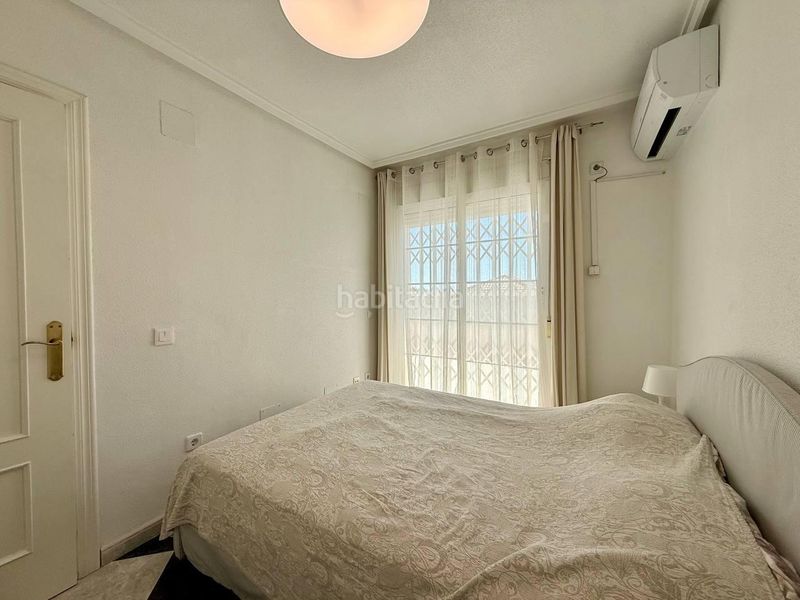 Foto e994ae3c-ff85-4f25-9353-d43bdbf84e3e. Casa amb aparcament a Playa Flamenca Orihuela