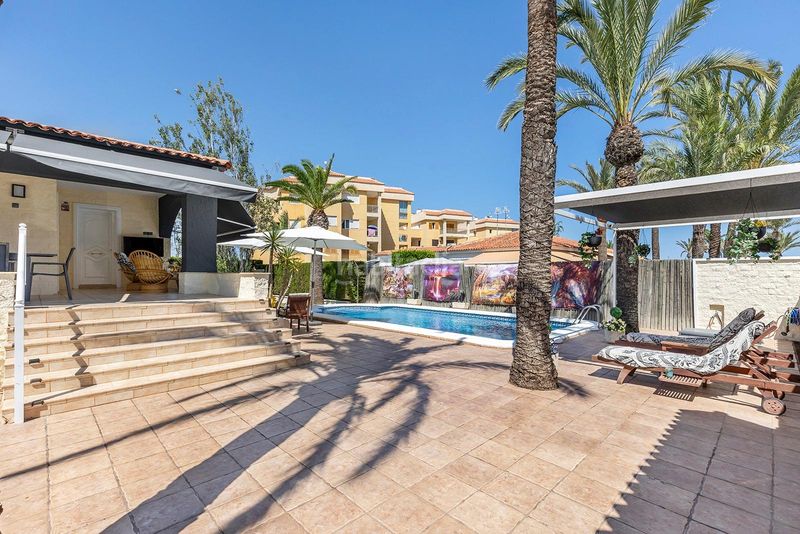 Foto 4bbdc2cd-288c-4889-9851-e55620cb6bfa. Casa amb calefacció a Centro - Muelle Pesquero Torrevieja