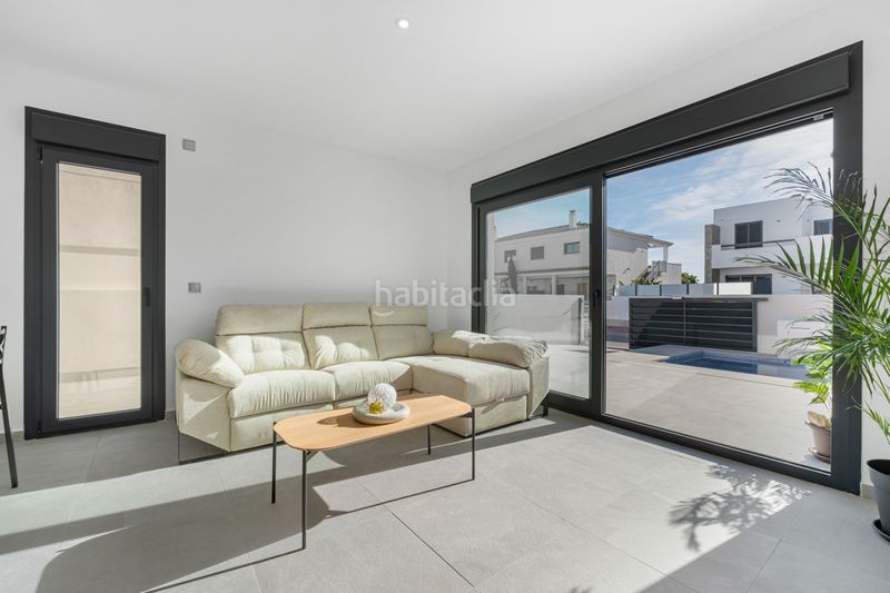 Foto dc21a17d-05d1-4853-8e62-e71fe59b2505. Casa en Daya Nueva
