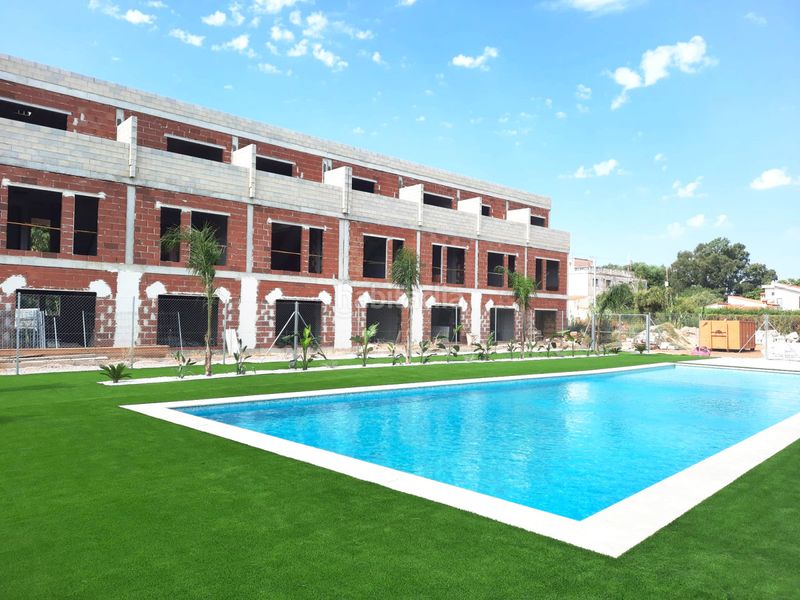 Foto ae75d656-67d0-4843-a2e9-600eeaaddd60. Casa adossada a Verger (el)