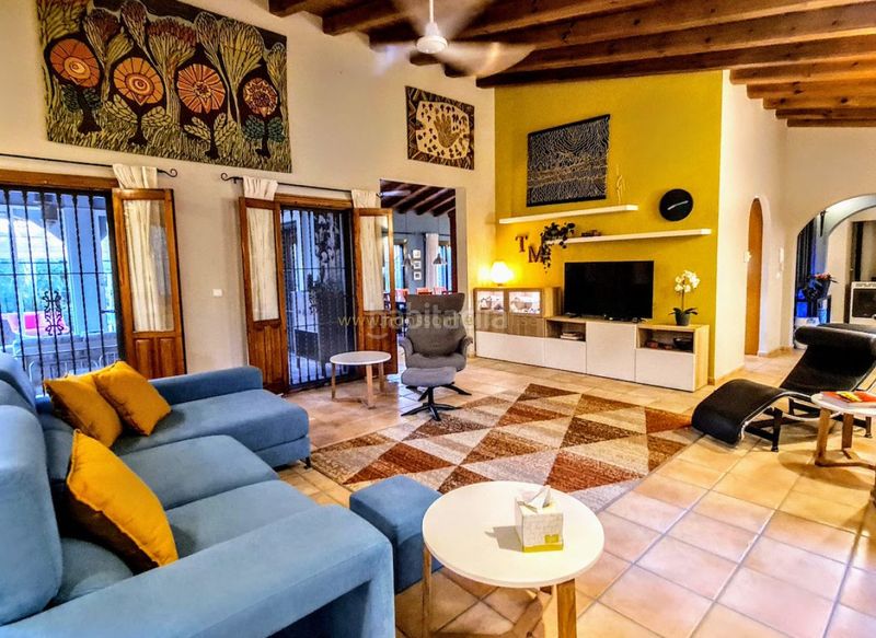 Foto 352d7ca8-6829-450b-97e6-4f1f7bda6d5c. Casa amb aparcament a Catral