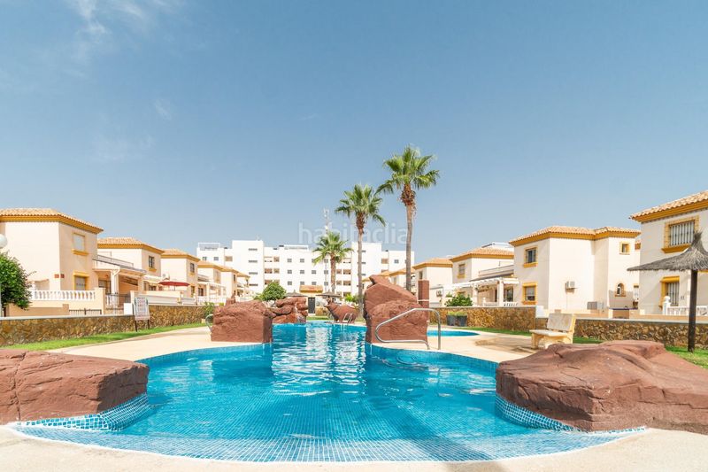 Foto 9ff3d756-6261-470e-bf66-2c949e88a9e6. Casa adossada amb calefacció a Villamartín-Las Filipinas Orihuela