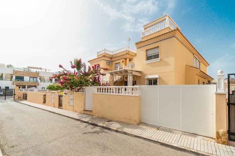 Foto c3c6b6ce-e93f-4c7a-aab0-dea447881c08. Casa adossada amb calefacció a Villamartín-Las Filipinas Orihuela