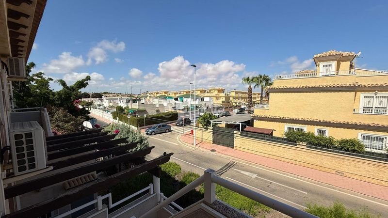 Foto 6c1392fc-840f-4bbc-a6b4-0f5d7feff393. Casa adossada amb calefacció a Centro - Muelle Pesquero Torrevieja