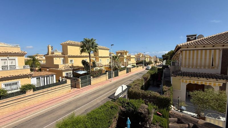 Foto cfd9d3c9-c0ce-45ac-871f-bfe44e4c0299. Casa adossada amb calefacció a Centro - Muelle Pesquero Torrevieja