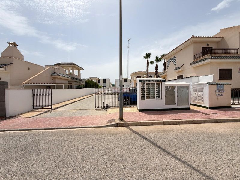 Foto dcadc855-e6f2-4923-9048-c682117f40e0. Casa adossada amb calefacció a Centro Rojales
