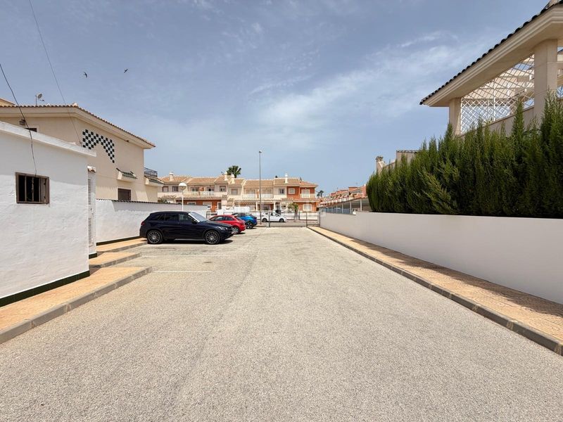 Foto e21b683d-c2ea-41ed-98da-7f6c3bff2bf4. Casa adossada amb calefacció a Centro Rojales