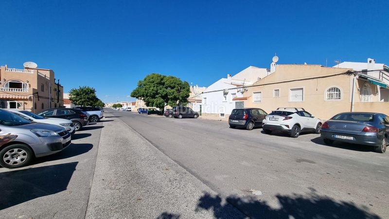 Foto bbf33152-66d9-4d0e-b81d-0ff8cbca482c. Casa adossada amb calefacció a Centro - Muelle Pesquero Torrevieja