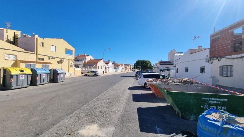 Foto f5473d39-8bb0-403c-bb8d-9d227aa1a53b. Casa adossada amb calefacció a Centro - Muelle Pesquero Torrevieja