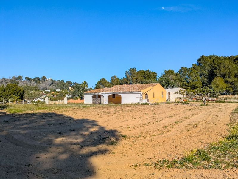 Foto f8bab293-ba7a-4625-b906-5892505b01bf. Casa amb aparcament a Centro Ciudad Xàbia