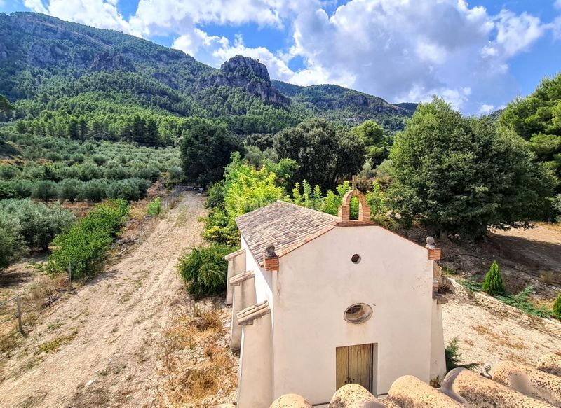 Foto 559ecf81-f47b-44ea-8f1c-7b93bb200774. Casa amb aparcament a Muro de Alcoy