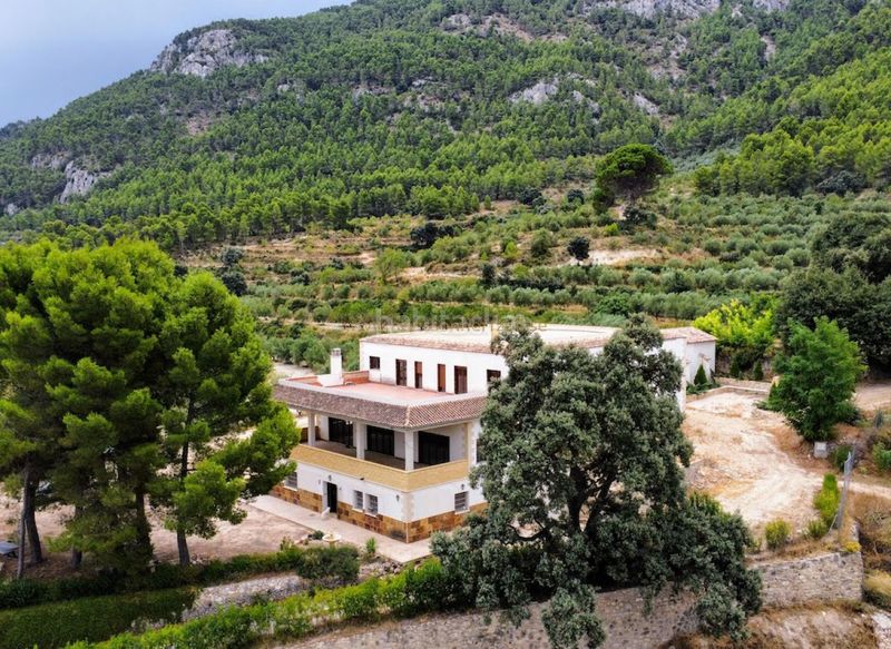 Foto bf393841-c2fa-4599-a9d3-c5837458d366. Casa amb aparcament a Muro de Alcoy