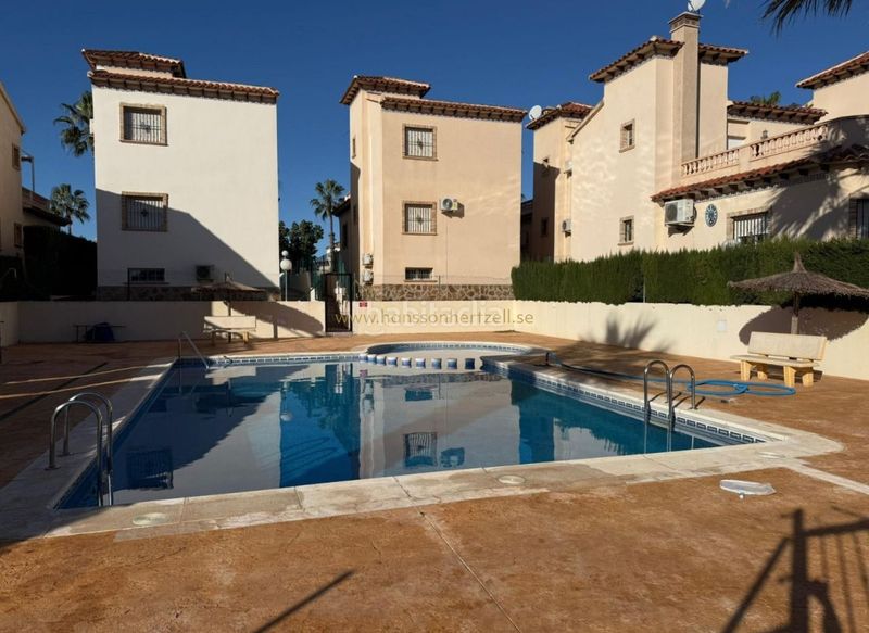 Foto 7955abb9-7428-40ff-a126-a9e75fd28a06. Casa amb calefacció a El Acequión Torrevieja