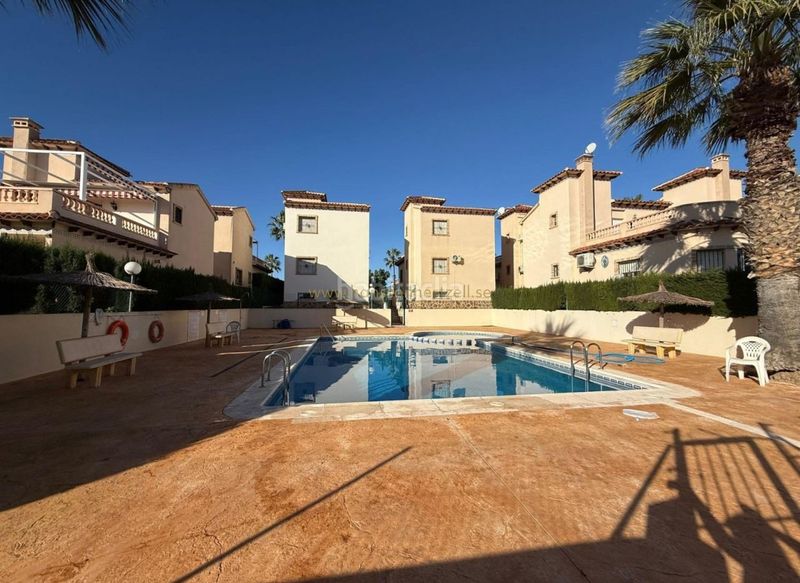 Foto f06ee132-f499-4479-bbe7-682ca3fbd311. Casa amb calefacció a El Acequión Torrevieja