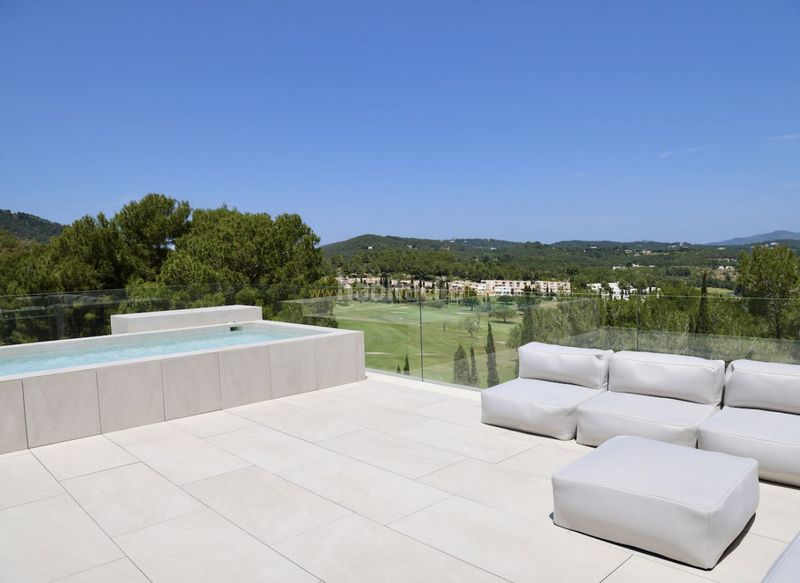 Foto 0c0754fb-c7db-4459-8901-a0cbe32ee3da. Casa amb aparcament a Santa Eulària des riu Santa Eulària