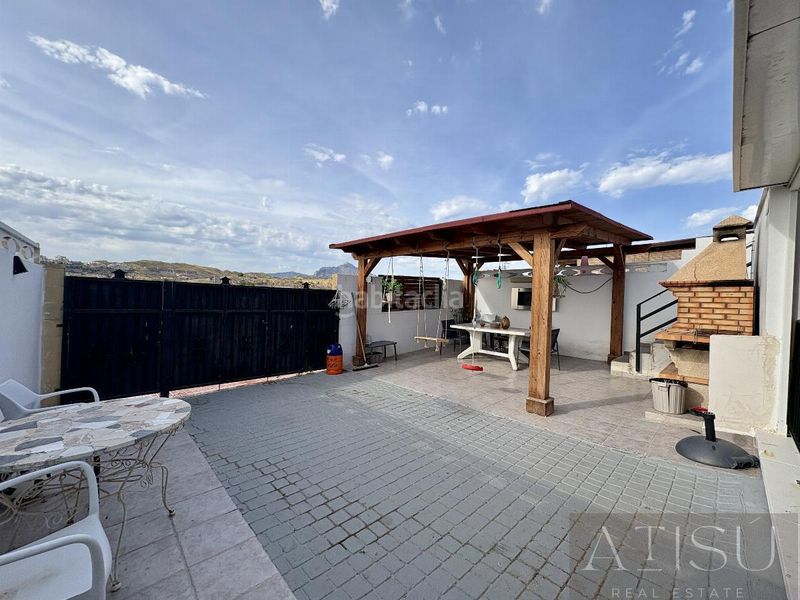 Foto 46f7b0b0-5bb4-4e81-9565-44701b6b03cb. Casa aparellada amb aparcament piscina a Centro Mutxamel