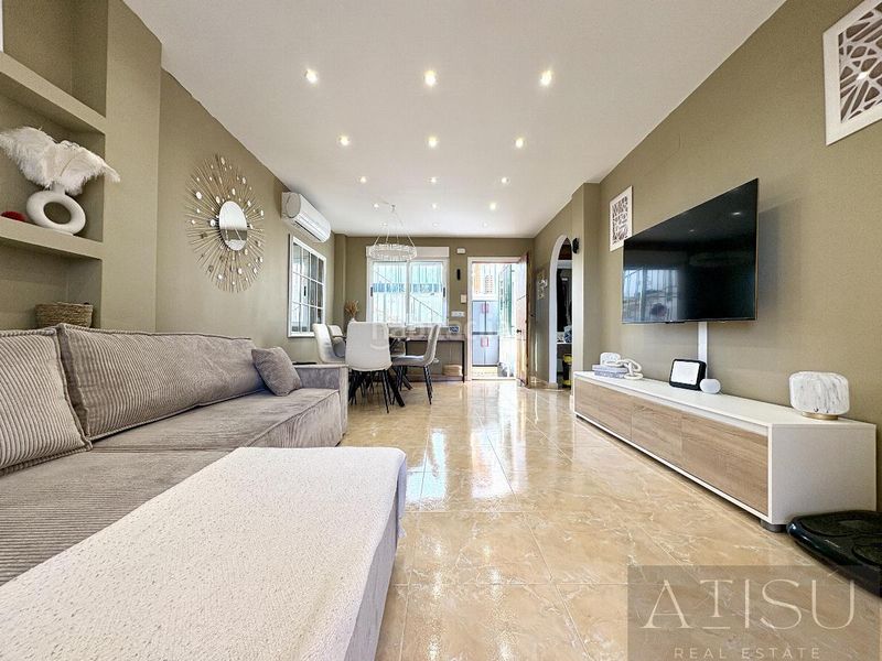 Foto abde2c9a-57d2-470c-a459-c20a1d18e451. Casa aparellada amb aparcament piscina a Centro Mutxamel