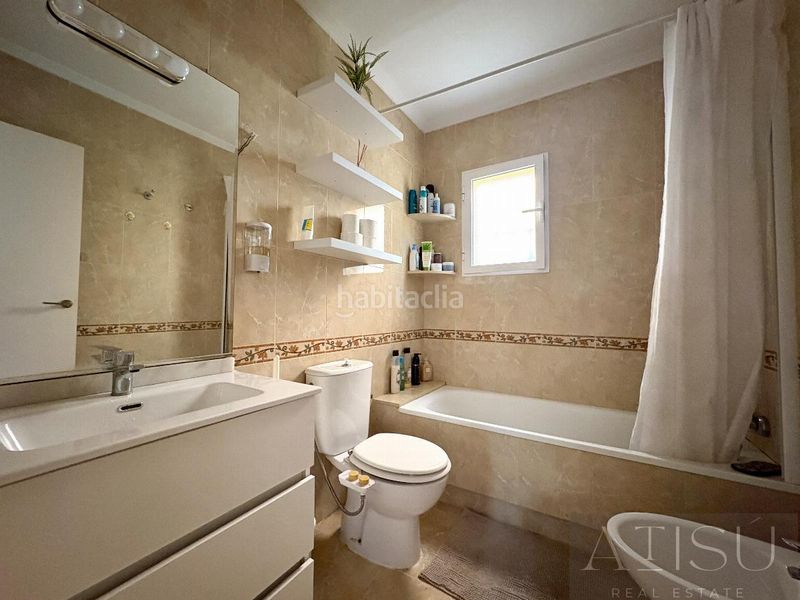 Foto c1950dca-85cc-4d6a-bb68-ec63327bb965. Casa aparellada amb aparcament piscina a Centro Mutxamel
