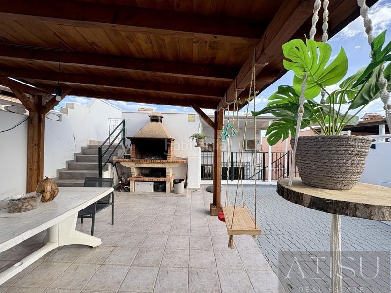 Foto cf0f5068-1b7f-47fd-a382-a30d6a48367b. Casa aparellada amb aparcament piscina a Centro Mutxamel