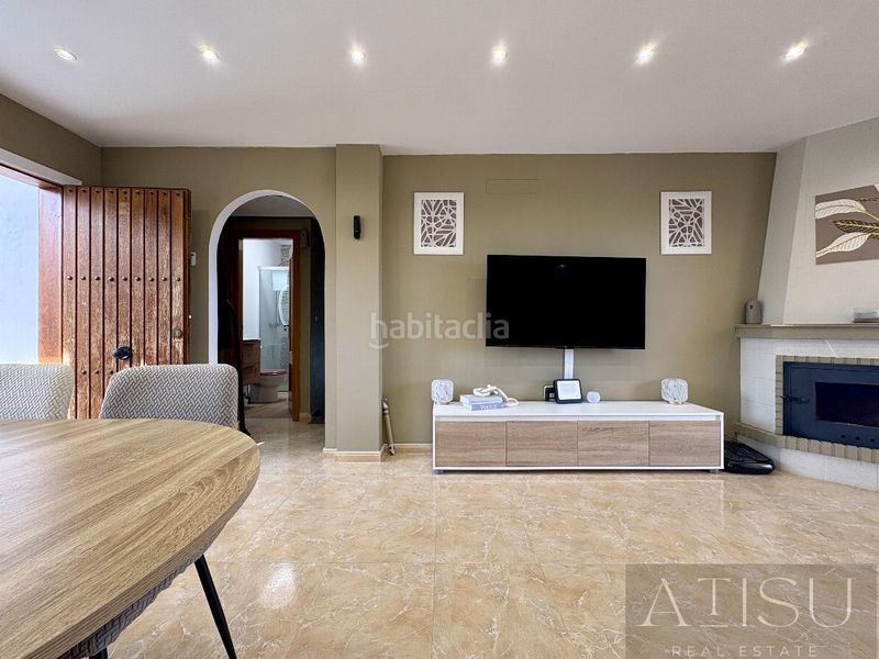 Foto e81a457e-4859-48be-bad4-6a9890322146. Casa aparellada amb aparcament piscina a Centro Mutxamel