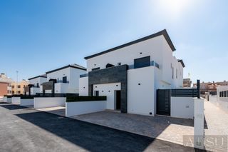 Chalet in Monte y Mar. Gran alacantvilla