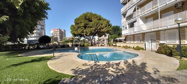 Foto f61857a2-daec-4e76-9795-61666df71b20. Pis amb piscina a Playa Muchavista Campello (el)