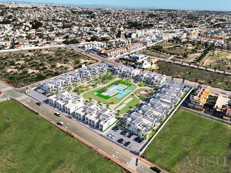 Foto fe0de145-6cdb-4109-be7d-2ba3d639c55d. Casa amb piscina a Rojales