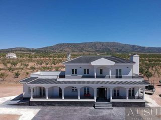 Chalet in Pinoso. Pinosovilla