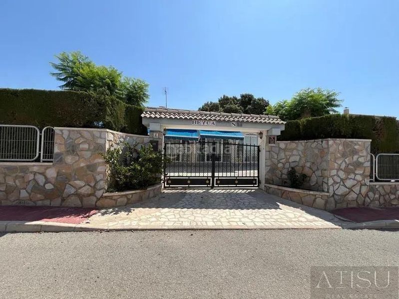 Foto 2c6591e2-eac3-43c7-8cee-aab0d0cd0047. Casa amb piscina a Busot