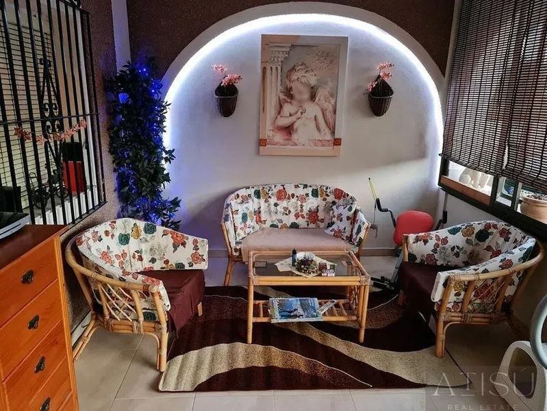 Foto c9d5333d-228b-4367-bf33-f8beb2c99f53. Casa amb piscina a Campello Pueblo Campello (el)