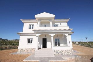 Chalet in Pinoso. Pinosovilla