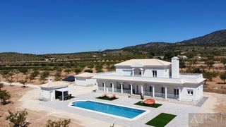 Chalet in Pinoso. Pinosovilla