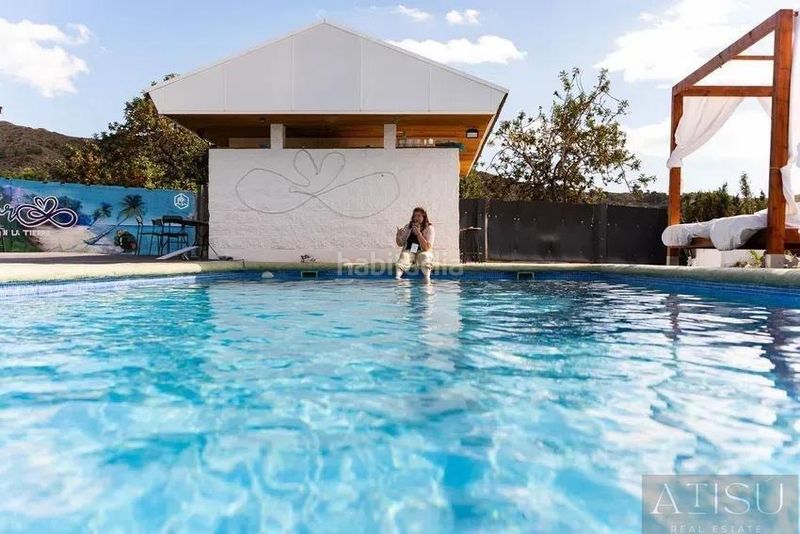 Foto 12dbb8e8-a905-4e55-9317-1a5cdbd3f76f. Casa amb piscina a Busot