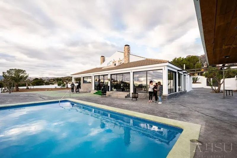 Foto 88b3e378-cd57-4663-ac63-4d18f11abc24. Casa amb piscina a Busot