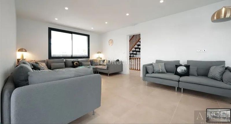 Foto 8cbac7b2-3fa9-4c04-a0f1-d9a2feec729d. Casa amb piscina a Busot