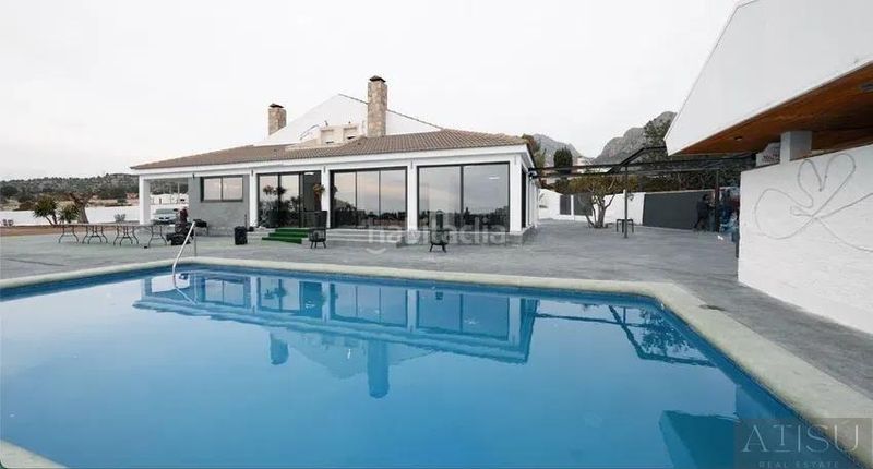 Foto 94861a9b-002c-49ec-89f2-ff744741d6a2. Casa amb piscina a Busot