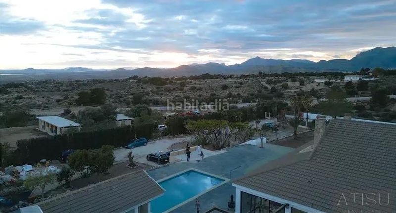 Foto a21f1f9d-06a2-4a9c-bae2-e5c267a02123. Casa amb piscina a Busot
