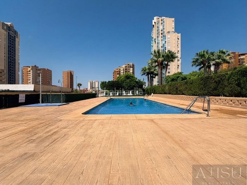 Foto 230dec2c-bc5d-4401-ad56-60194fe1493c. Àtic amb calefacció aparcament piscina a Playa Poniente Benidorm