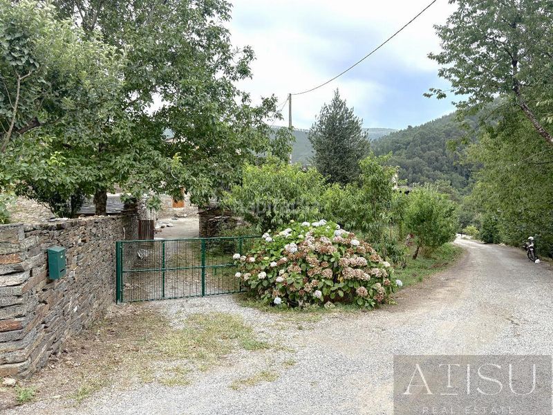 Foto bc196b76-2893-46e3-a50e-a9897b7e517d. Masia a vides a Pontenova (A)